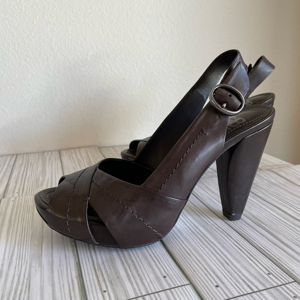 Gianni Bini Brown Leather sling back heels - Picture 2 of 6